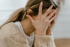 Langvarig negativt stress kan føre til helseproblemer. Mange nordmenn opplever nettopp dét, viser en ny helserapport fra forsikringsselskapet If. (Illustrasjonsfoto: Pexels/CC)