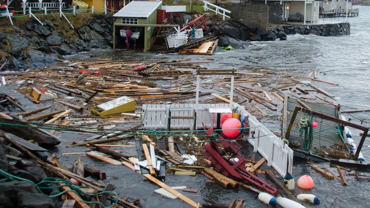 Det kan bli svært røft vindvær ulike steder i Sør-Norge første påskedag. Dette bildet er fra ekstremværet Berit i 2011. (Foto: If)