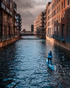 SUP gjennom Sluseholmen, København.