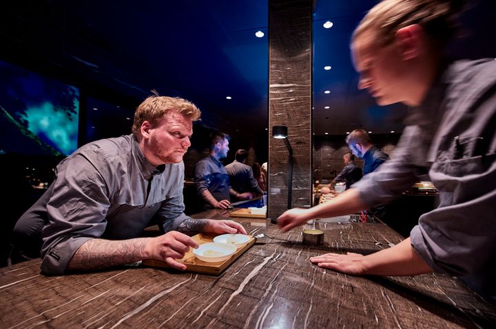 Rasmus Munk under service på Alchemist