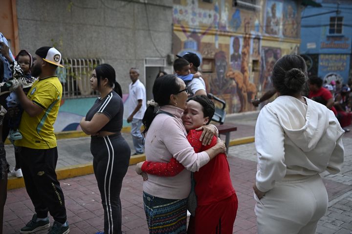 To mennesker klemmer etter to kraftige jordskjelv rammet Venezuela