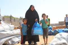Mange familier på Gaza-stripen har mistet alt de eier og er helt avhengig av all type hjelp for å overleve vinteren. UNICEF/UNI1020187/Skills