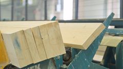 Moelven Limtre går fra en modell der begge fabrikkene produserer hele produktspekteret, til en tydeligere arbeidsdeling og spesialisering. Foto: Moelven