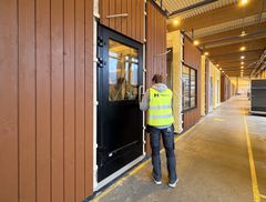 Produksjon av tremoduler i fabrikken hos Moelven Byggmodul. Foto Moelven