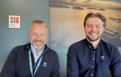 Salgs- og markedsdirektør Jørn Eirik Erlund (t.v.) og prosjektutvikler Alexander Sveen Silkoset i Moelven Byggmodul. Foto: Moelven