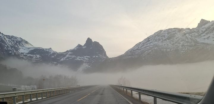 Tåke og tre plussgrader i Åndalsnes 20. januar.