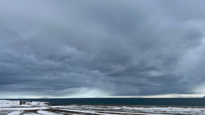 Den 26. februar var det 4 grader og regn ved Svalbard lufthavn. Foto: Ine-Therese Pedersen/MET.