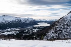 Landskapsbilde som viser snødekke i Åndalsnes per februar 2025.