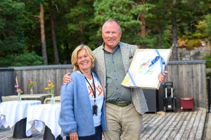 Nicolai Tangen og Ada Sofie Austegard under besøk på Stine Sofie Senteret i Grimstad 10. august.