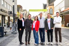 Runfest velger Stine Sofies Stiftelse som sin hjertesak. fv Marit Høigilt (Stine Sofies Stiftelse), Henrik Ingebrigtsen, Aleksandra (Stine Sofies Stiftelse), Filip Ingebrigtsen, Stian Tobiassen (Stine Sofies Stiftelse) og Jakob Ingebrigtsen.