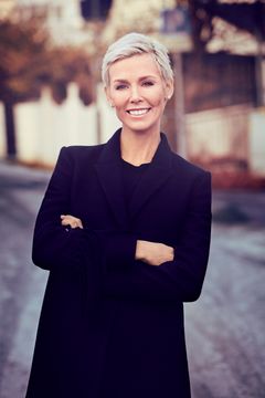 Gunhild Stordalen mener matsystemet kan gå fra å forårsake skade til å bli forebyggende medisin for både mennesker og planeten. Hun er grunnlegger av EAT, en av partnerne i Food System Economics Commission, som står bak rapporten.