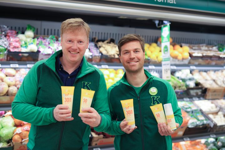 KIWI-sjef Vegard Kjuus og butikksjef på nyåpnede KIWI Middelthun i Oslo, Lars Vincent Andersen.