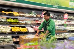 Lars Joakim har fått bevis på sin kompetanse gjennom fagbrev og KIWIskolen.