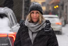 Skadeforebygger Therese Hofstad-Nielsen i Fremtind oppfordrer oss til å ta det ekstra pent på veiene de neste dagene. Foto: Fremtind.