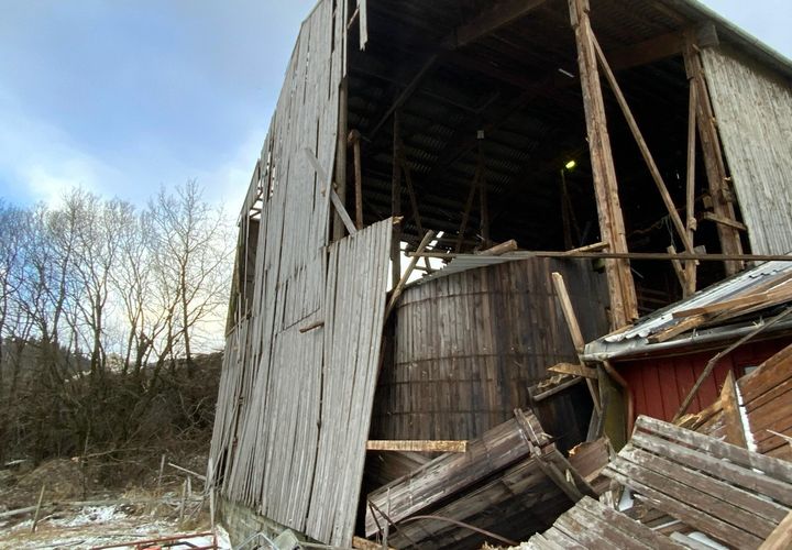 Stormen herjet og førte til ødeleggelser flere steder, men skadeantallet er så langt mindre enn ventet. Foto: Fremtind