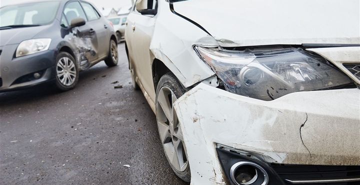 Du vil nødig gå julen i møte med ny bulk på bilen. Hold oppmerksomheten på veien, er den klare oppfordringen fra Fremtind. Foto: Fremtind