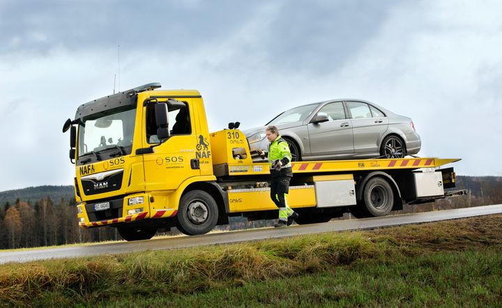 Startproblemer, maskinfeil og punktering var de tre største årsakene til at veihjelpstjenesten til Fremtind rykket ut til kundene i 2024. Foto: SOS International.