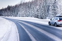 Strømforbruket går opp når gradestokken kryper nedover. Derfor må elbil-eiere beregne ekstra strøm på bilen om vinteren. Foto: Fremtind