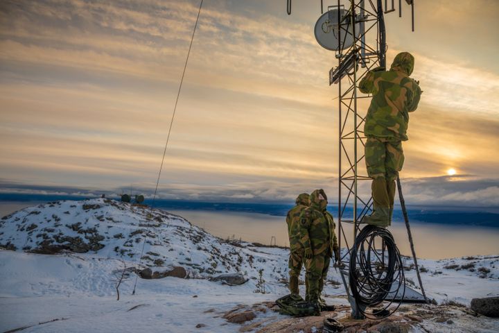 Riksrevisjonen har fulgt opp undersøkelsen av informasjonssystemene Forsvaret bruker i operasjoner.