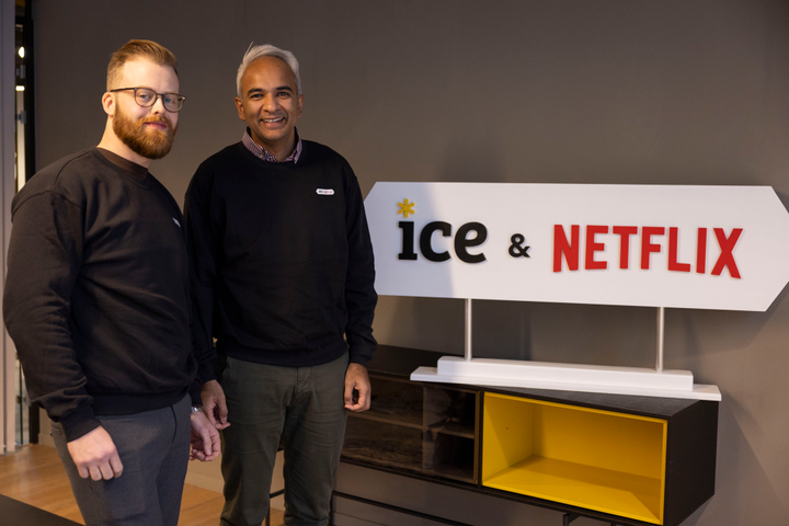 Produktsjef Stian Eriksen og administrerende direktør Shiraz Abid i Ice er svært glade for å være den første og eneste aktøren i Norge som tilbyr et abonnement som kombinerer Netflix og mobil.