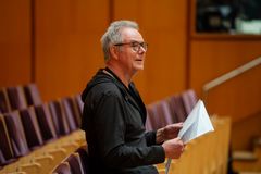 Kuartor Nils Henrik Asheim har regi og medvirker som komponist og organist