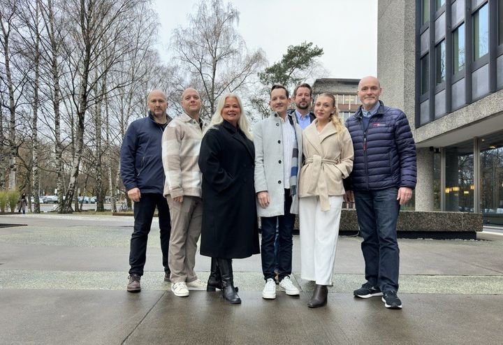 Foto: Fellesforbundet, Bettina Thorvik. Til fritt bruk ved kreditering. Forhandlingsdelegasjonen med Trygve Skogseide fra venstre, Robin Lars Erik Hassellöf, Elin Roverudseter, Fredrik Garmanslund, June Jensen-Hodne forhandlingsleder Dag-Einar Sivertsen og bak Kim Kalsås-Carlsen.