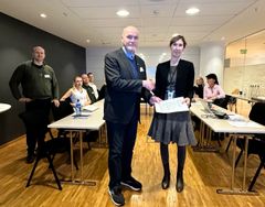 Dag-Einar Sivertsen fra Fellesforbundet og Ann Helen Nikolaisen Vollset fra NHO Luftfart kom til enighet etter å ha forhandlet gjennom hele natten.