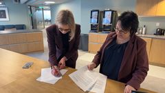 To som underskriver en bruddprotokoll