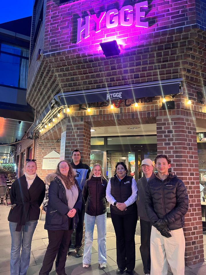 En glad gjeng har fått på plass tariffavtale hos Hygge Gjøvik.