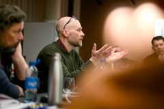 Forhandlingsleder Joachim Espe og resten av delegasjonen fra Fellesforbundet fortsetter forhandlingene med NHO byggenæringen utover natten.