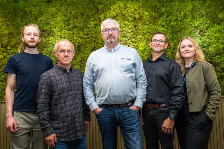 Forhandlingsdelegasjonen fra Felleforbundet med forhandlingsleder Endre Lie fra Fellesforbundet i midten.