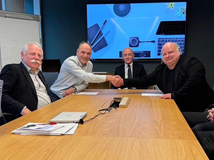 Enighet mellom Fellesforbundet og Norges Bilbransjeforbund. Fra venstre: Svein Arild Jonsgård (Sullan), Stig Morten Nilsen (direktør NBF) og Steffen Høiland, forhandlingsleder fra Fellesforbundet