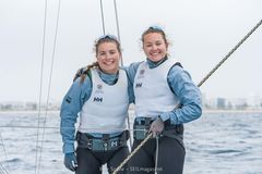 Pia Dahl Andersen og Nora Edland jakter nye steg mot verdenstoppen i 49erFX-klassen.