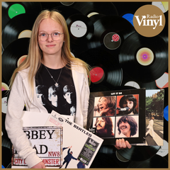 14 år gamle Una Thuv Hunstad debuterer som radio-DJ med en sending om favorittbandet, The Beatles. Foto: Bauer Media.