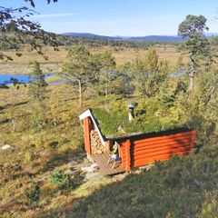 Trivelig, lita koie (570 moh.) som ligger ved foten av Iglefjellet (1218 moh.) Ta med fiskestanga!