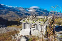 Staupådalsbua – Beiarn. Dette er ei lita bu på Østsiden av Beiardalen i Salten (750 moh.) – også kalt Gjøkuret.