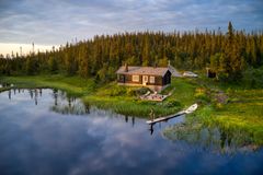 Elgstølen - trivelig hytte med flott beliggenhet ved Vesle Byringtjern i Rendalen