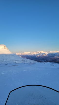 Målselv: Dividalen vest - Høgskardtind og Divielva, tatt fra Bangfjellet