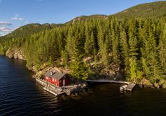 Engelsvika ligger flott til ved Storsjøen i Rendalen