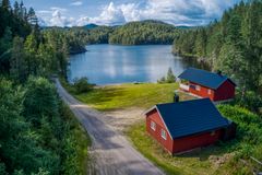 Urdvassbukta har en nydelig beliggenhet ved Henneseidvannet i Drangedal