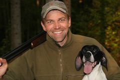Jo Inge Breisjøberget sammen med en hund