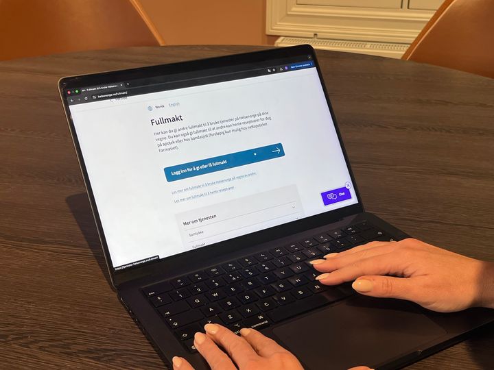 Fullmakten opprettes på Helsenorge.no, der fullmaktsgiver logger seg inn og legger inn informasjon om hvem de vi gi fullmakt til.