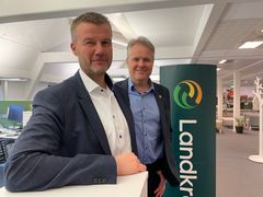 Konsernsjef Ole Laurits Lønnum og styreleder Hans Edvard Torp i Landkreditt (foto: Landkreditt)
