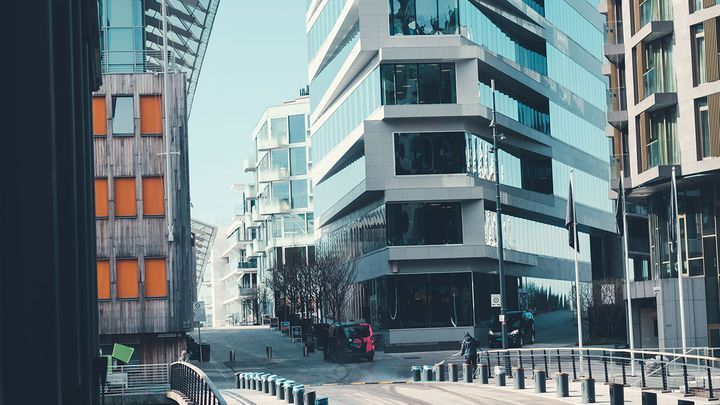 HER MÅ MANGE MELDE PASS: Kunnskapen om hva som må til for at egen bolig skal score høyt på skalaen for energimerking er svært begrenset, viser en ny måling.
