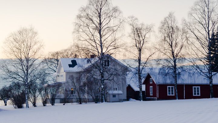 Nå er kulda her for fullt, og mange begynner å tenke på etterisolering.