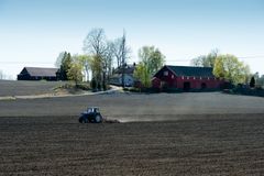Når det er ekstra travelt for bonden, øker også faren for arbeidsrelaterte ulykker, advarer bransjeeksperter.