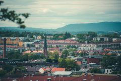 Selv om boligprisene er høye i Oslo, er beboerne i hovedstaden mindre bekymret for renta enn folk i Innlandet.