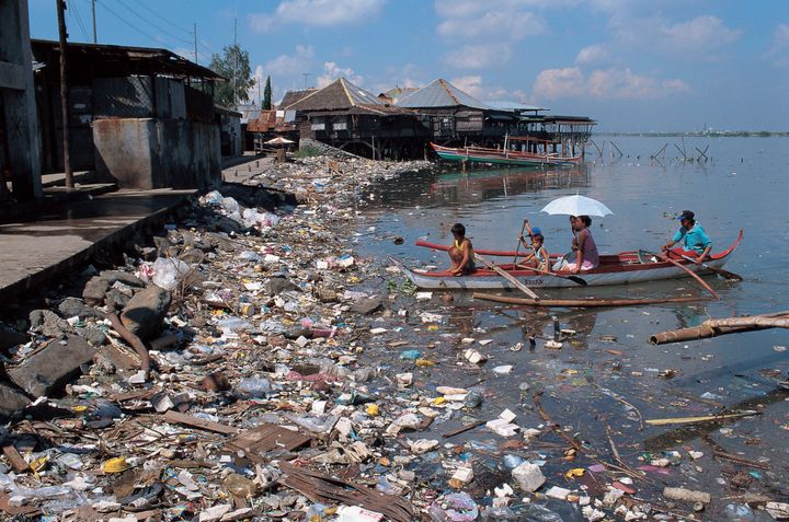 Mengden plast som havner på avveie vil øke til svimlende 205 millioner tonn per år i 2040, hvis det ikke kommer globale regler på plass, ifølge en rapport fra Nordisk ministerråd. På bildet: Plastsøppel i Filippinene.