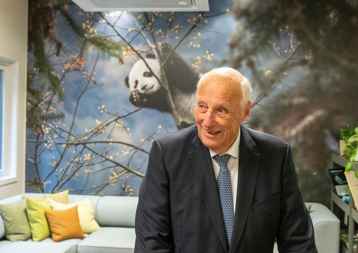 FEIRET MED WWF: Kongen Harald var president for Verdens naturfond da organisasjonen ble stiftet i 1970. Siden ble han WWFs høye beskytter. I fjor høst feiret han organisasjonens 55-årsdag.