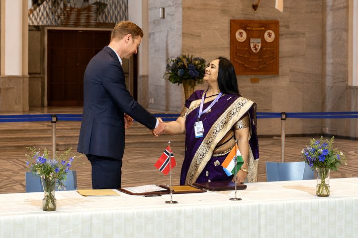 NGIs samarbeid med India ble ytterligere styrket da NGIs administrerende direktør, Lars Andresen, og Indias ambassadør til Norge, Gloria Gangte, denne uken signerte en ny intensjonsavtale.